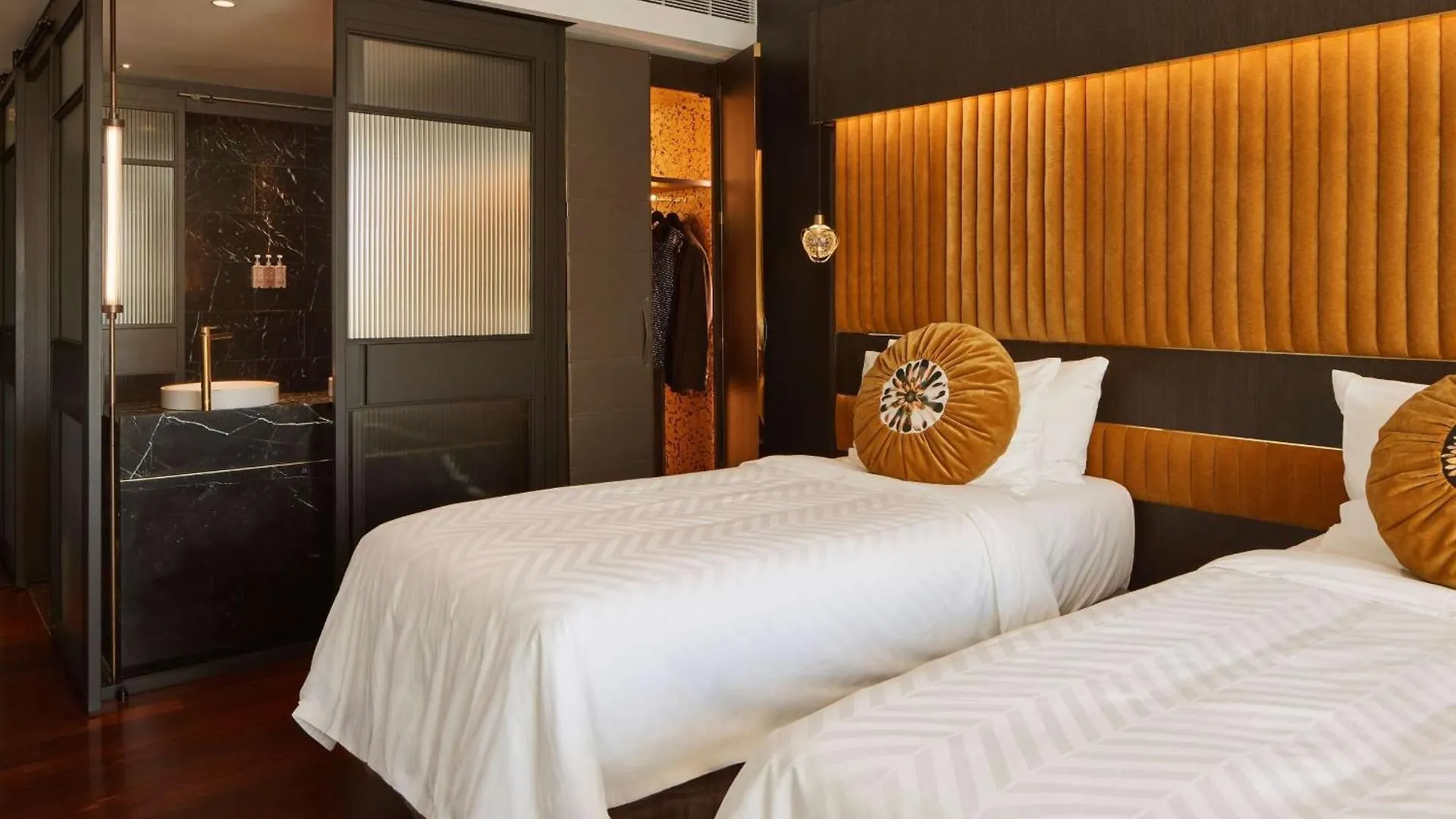 Qt Perth Hotel
