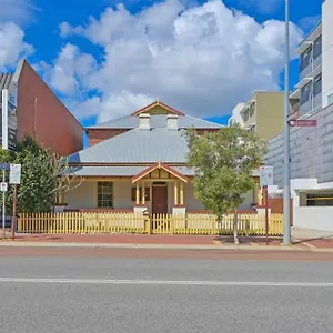 Emu Backpackers - Note - Valid Passport Required For Check In Perth